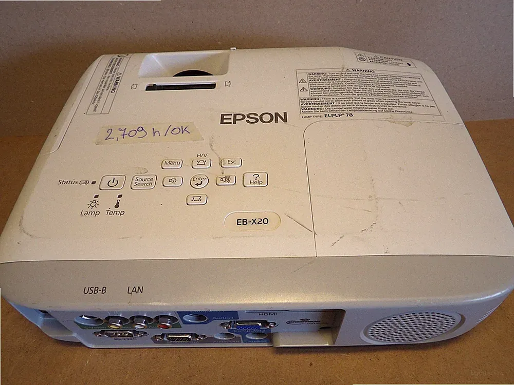Epson EB-X20 Mobile Education Projector Beamer XGA 3LCD 2700 Lumens - 2,709 H