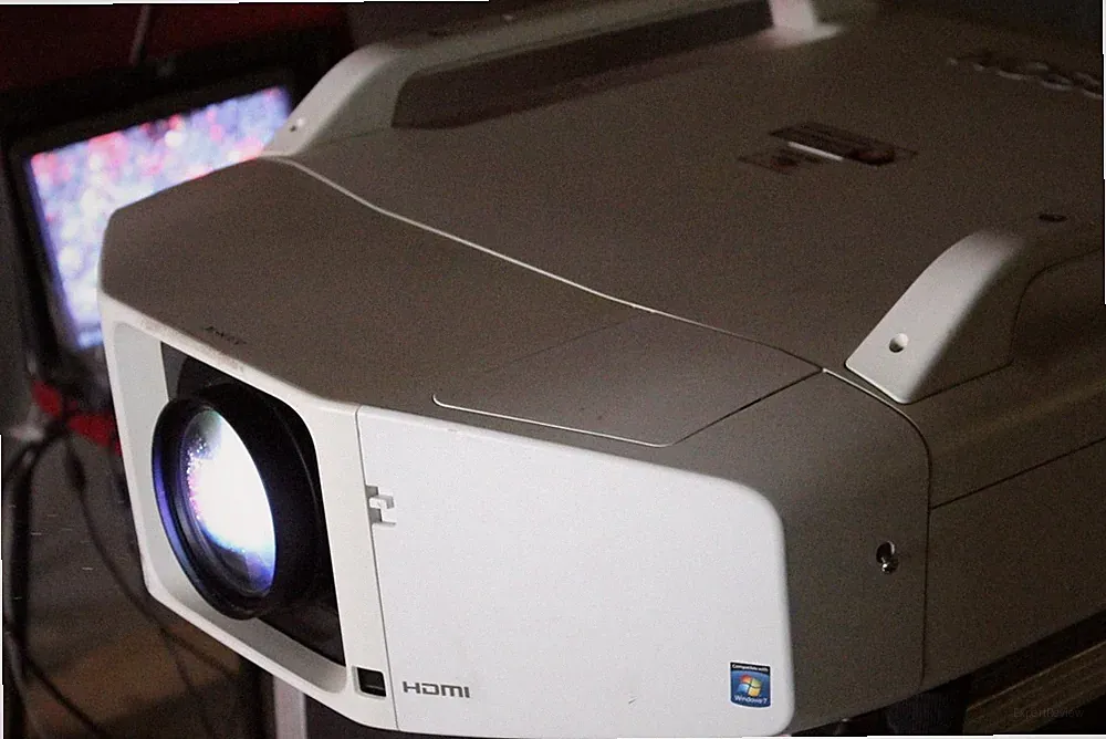 *Epson EB-Z8150+Objektiv*Profi-Beamer Projektor 8000 Lumen projector Lens-Shift