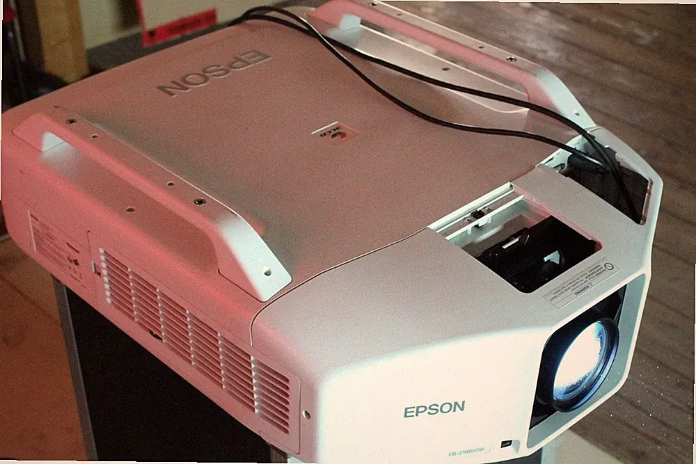 *Epson EB-Z9800W+ELPLS04*Beamer Projektor 8300 Lumen 15000:1 projector WXGA HDMI
