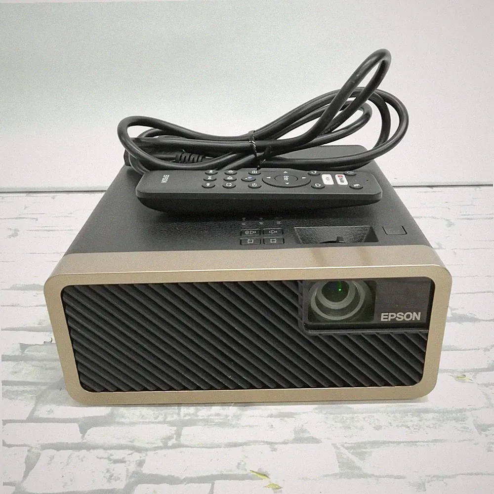 EPSON EF-100B Tragbarer Laserprojektor Kompakt Heimkino Schwarz Fernbedienung