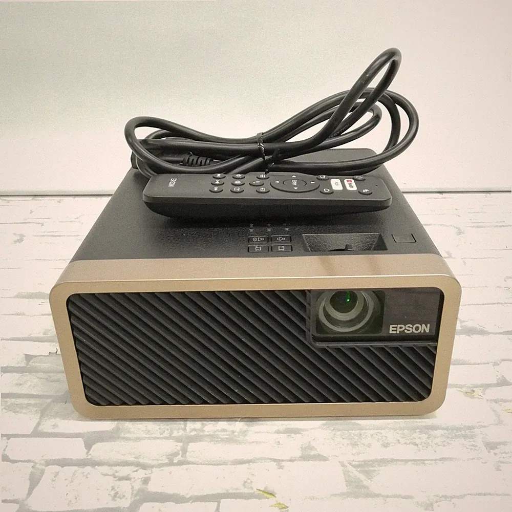 EPSON EF-100B Tragbarer Laserprojektor Kompakt Heimkino Schwarz Fernbedienung