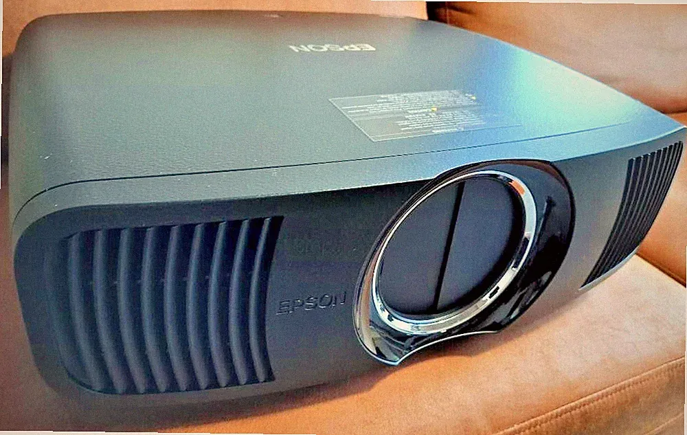 EPSON EH LS12000 (EH-LS12000) 4K PRO-UHD Laser Projektor 3LCD 2.700lm gebrauc...