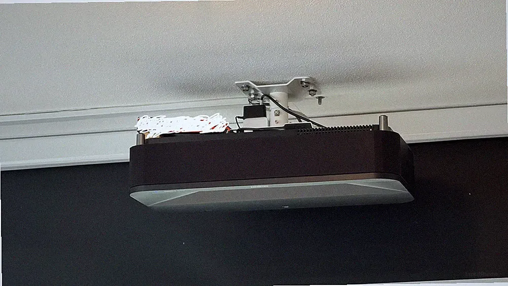 Epson EH-LS800B 4K PRO-UHD Ultra Kurzdistanz Laserprojektor Yamaha Lautsprecher