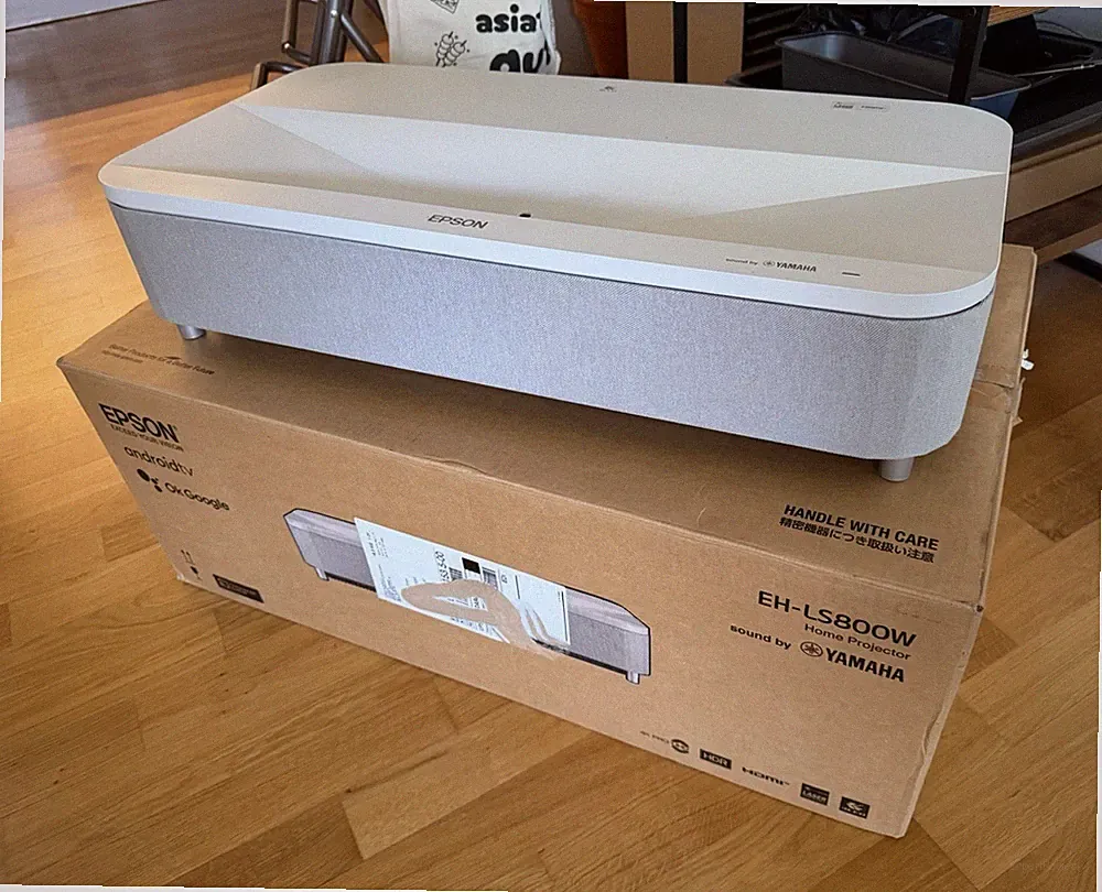 Epson EH-LS800W 4K PRO-UHD Laser TV UST Beamer 4000 Lumen, 4000 Std., Weiß OVP
