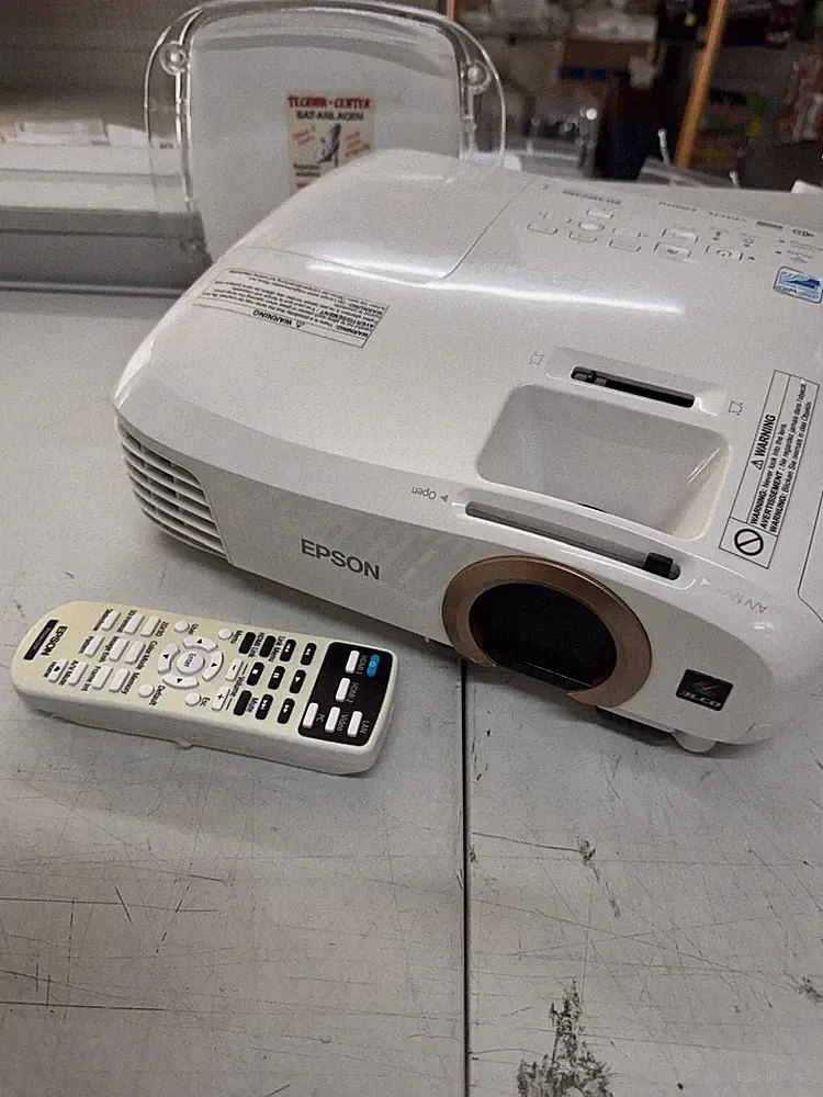 EPSON EH-TW5350 3D Heimkino-Beamer Projektor 3D Full HD 1920 x 1080p W-Lan