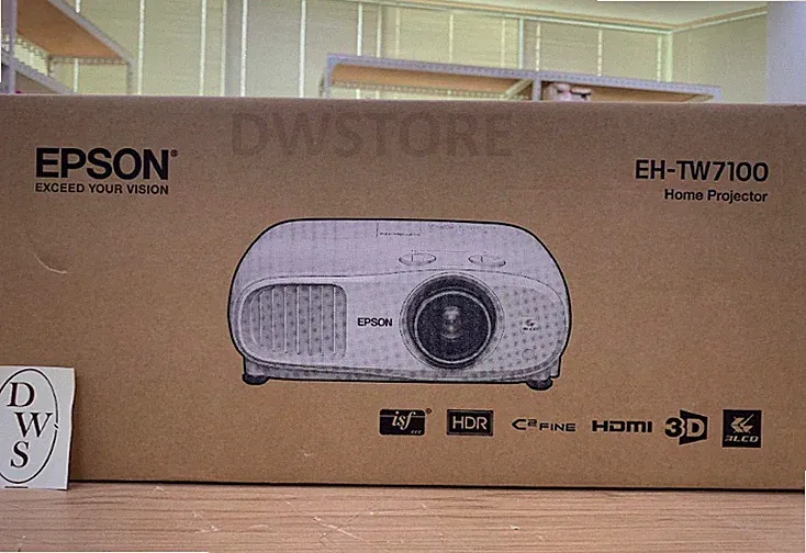 EPSON EH-TW7100 4K PRO-UHD Beam Projektor Smart Home Theater / Express