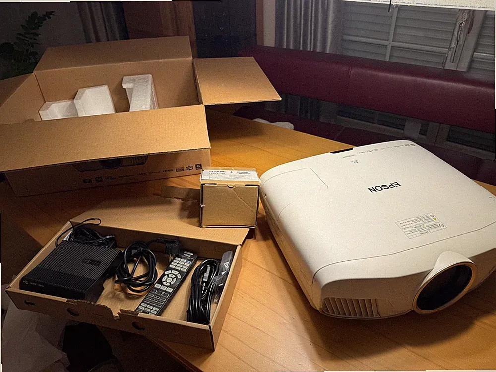 EPSON EH-TW9300 W LCD Projektor Beamer 4K Heimkino UHD T ransmiter