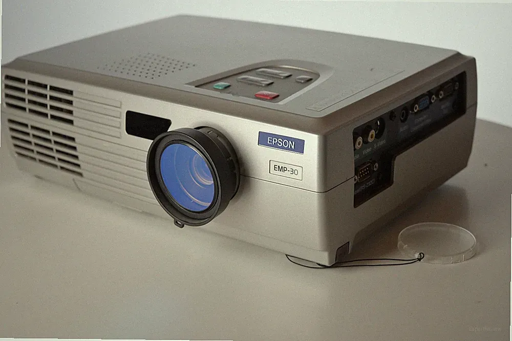 Epson EMP-30 LCD Beamer Projektor SVGA VGA S-Video voll funktionsfähig