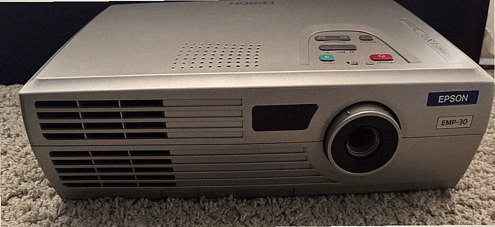 Epson EMP 30 - Projektor Beamer - 800 Lumen mit Zubehör und Tasche - Top-Zustand