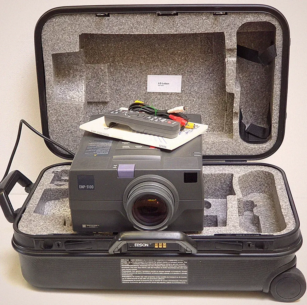 EPSON EMP-5100 Alte RaRe Beamer mit Fernbedienung & Trage-Koffer Funktionsfähig