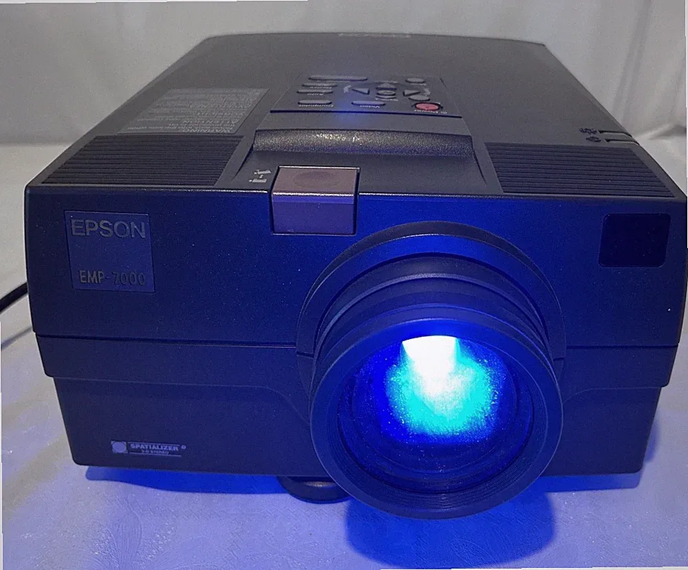 Epson EMP-7000 LCD Projektor mit Tragetasche