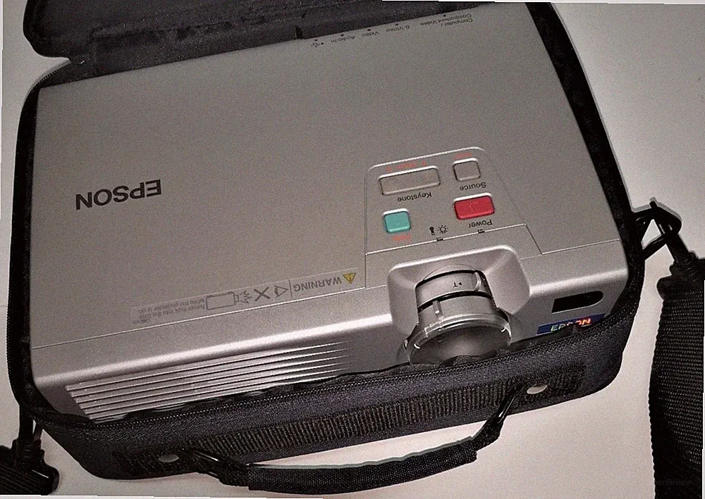 EPSON EMP-730 Beamer XGA 3LCD 2000 Lumen mit Fernbedienung Tageslichtprojektor