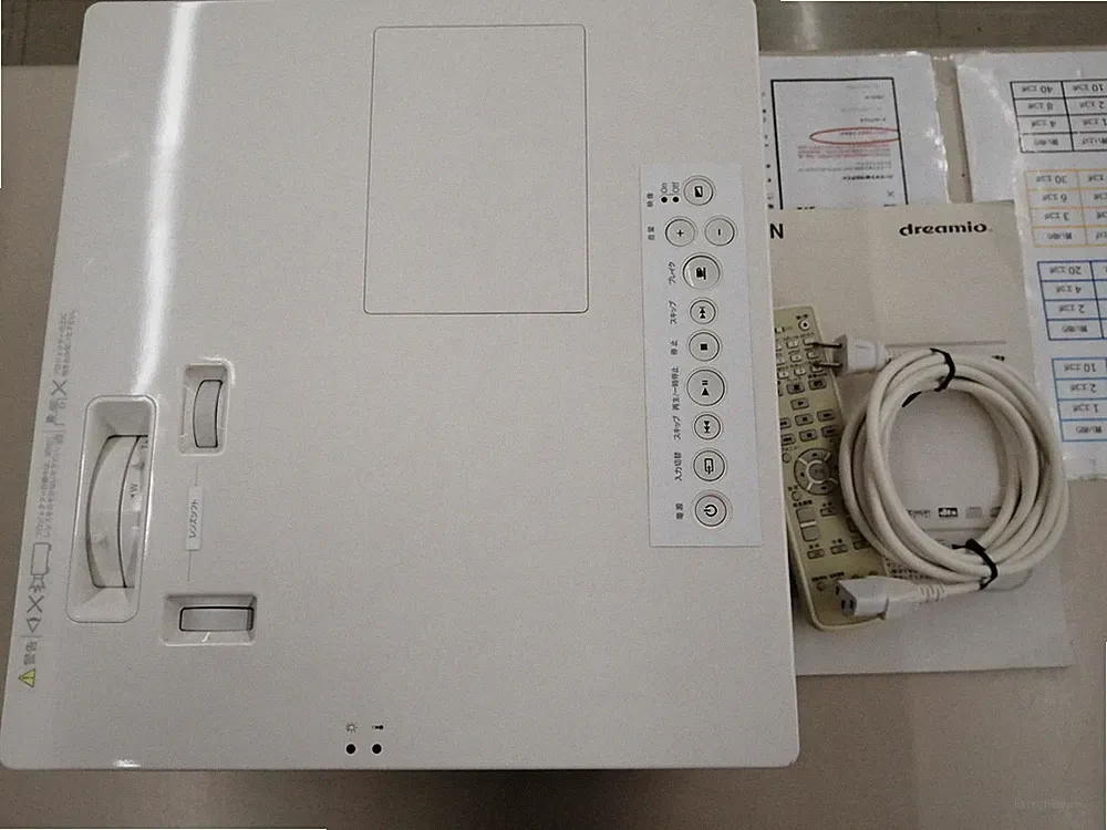 Epson EMP-TWD1 DVD-Projektor mit integriertem Lautsprecher
