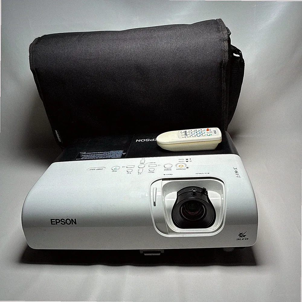 Epson EMP-X52 LCD Projektor Ersatzteile oder Reparatur funktioniert nicht