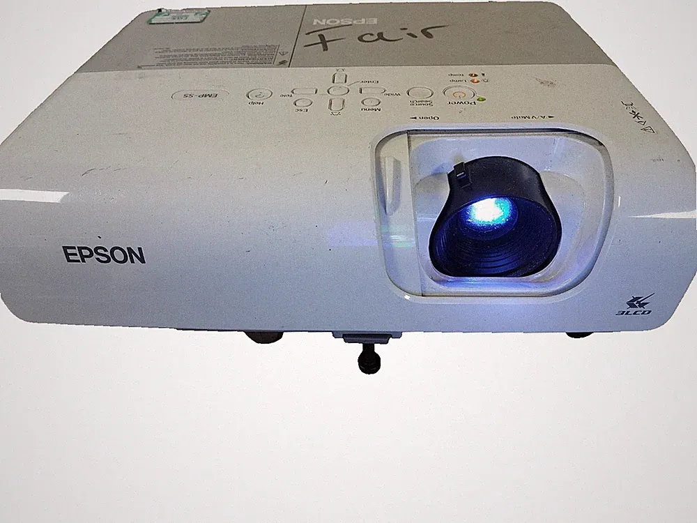 Epson Europe Projektoren EMP-X5 - 2.200 Lumen 4:3 (XGA) getestet