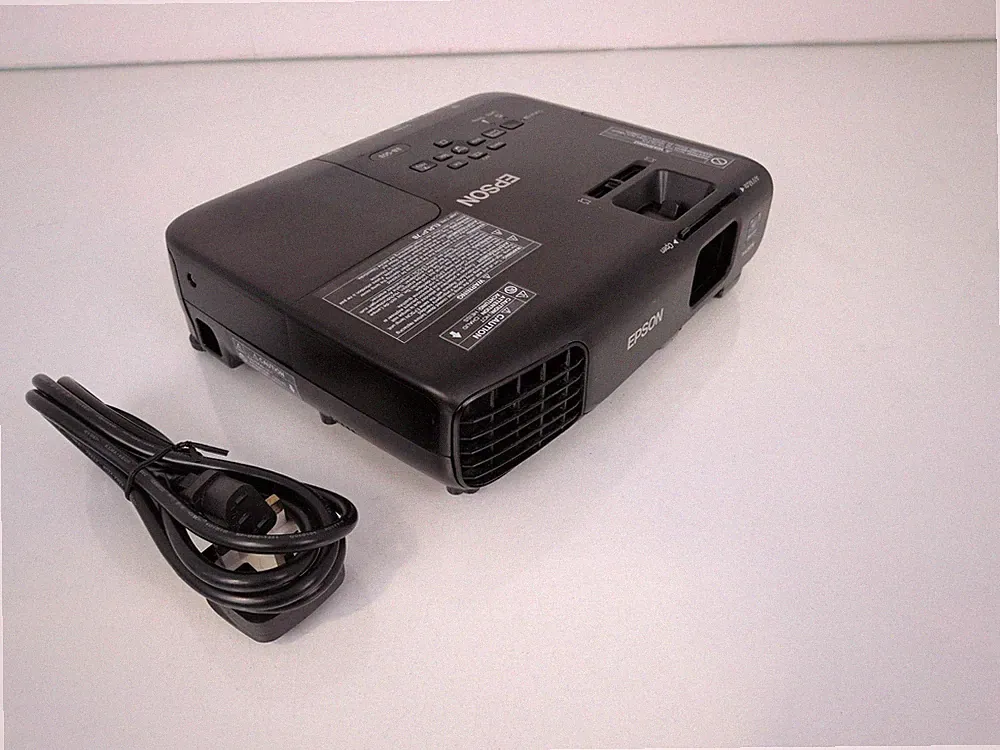 Epson H556B LCD HDMI VGA Projektor - 1012 Lampenstunden