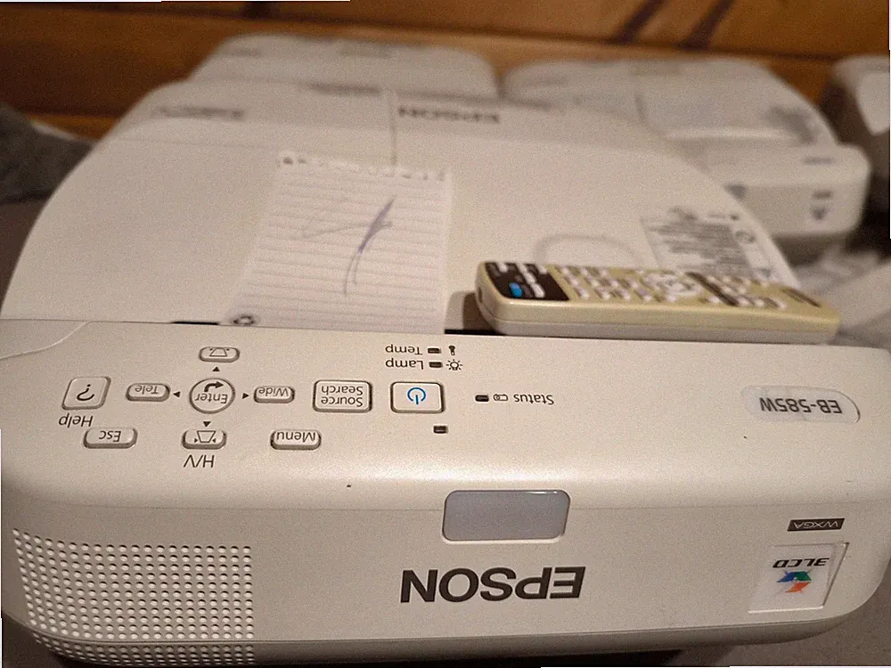 epson kurzdistanzbeamer EB585W 3 LCD