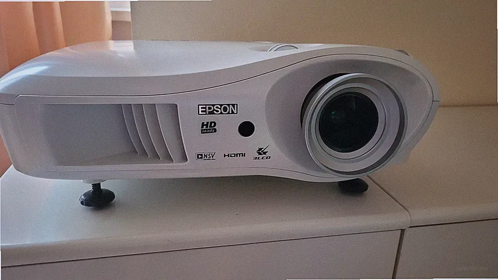 Epson LCD Projector EMP-TW680 /Beamer/Heimkino TOP Zustand 685 Lampenstunden