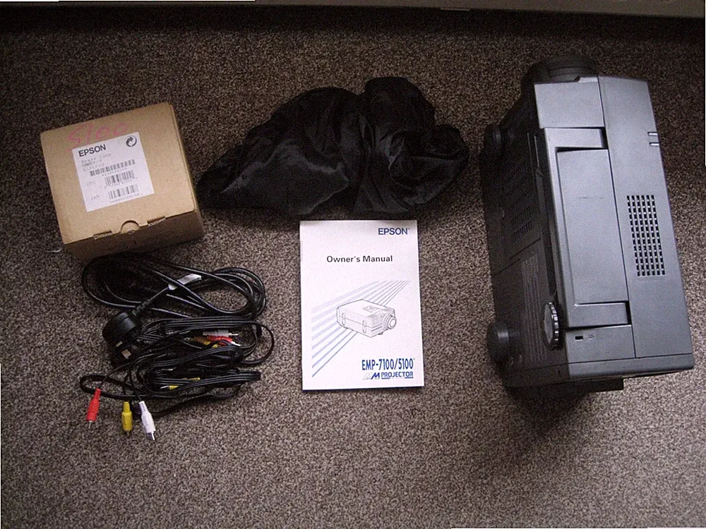 EPSON LCD-PROJEKTOR. MODELL EMP -5100 + ERSATZLAMPE