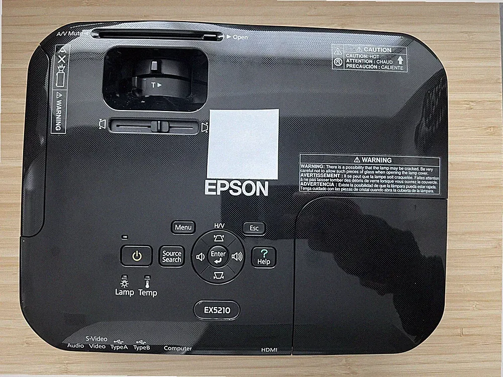 EPSON POWERLITE X12 H429A 3LCD 2800 LUMEN PROJECTOR w/ Bag - ONLY 183 hours!