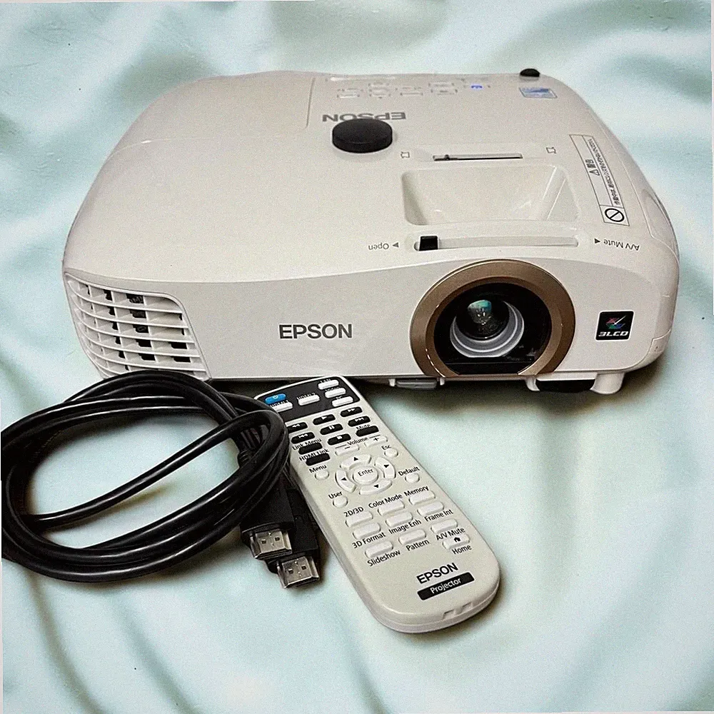 [EXC] EPSON EH-TW5350 Heimkino-Projektor Full HD 1080p Japan getestet