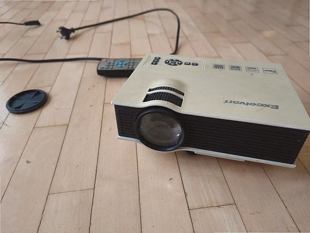Excelvan UC40 - mini LED Projektor Beamer mit 800 Lumen
