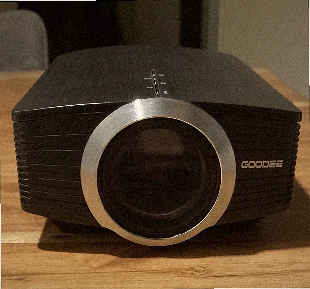 GOODEE Mini Beamer LED Projektor HDMI USB VGA Heimkino 1080p getestet