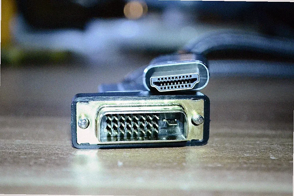 HDMI - DVI Highend Kabel 1,8m PC zu Monitor Beamer TV Mac Adapter