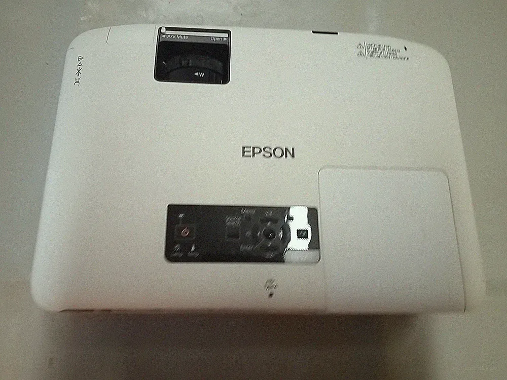 HDMI Epson Beamer EB-1910 4000lm mit Adapter auf HDMI und Lautsprecher Zustand