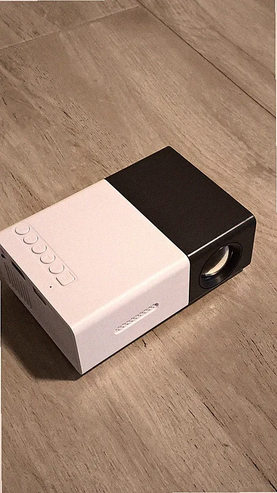 Heimkino-Beamer Q1, TFT LCD, 320x240, 800:1, tragbar, Fernbedienung, weiß/schwa...