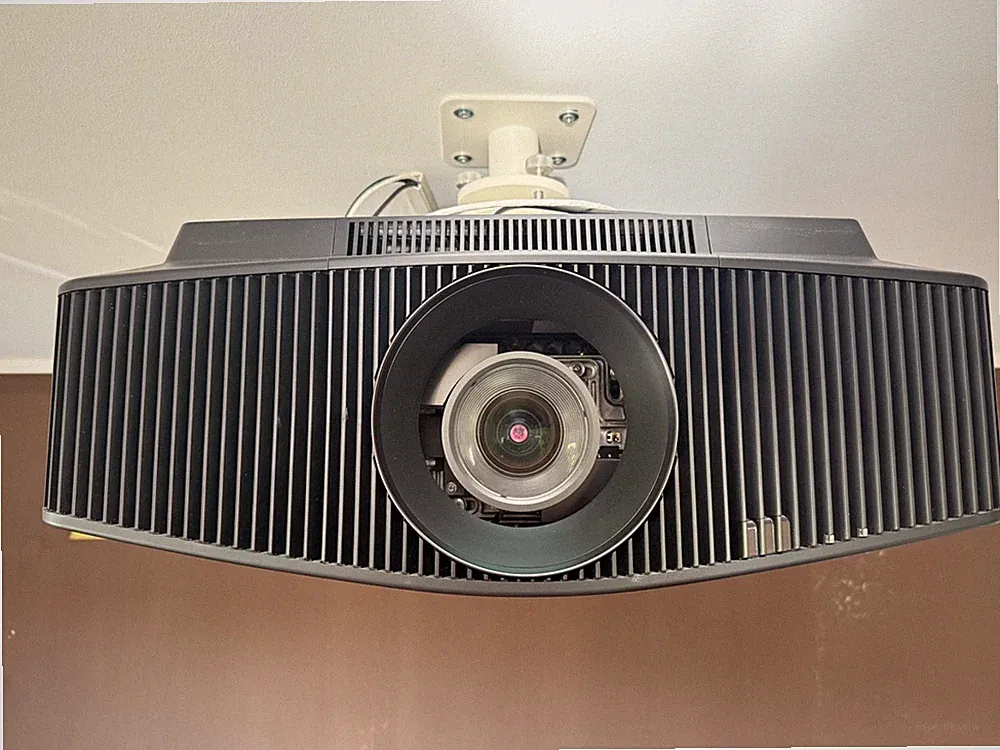 High-End 4K Laser-Beamer: Sony VPL-VW760ES | Nur 692 Stunden! Nur Abholung