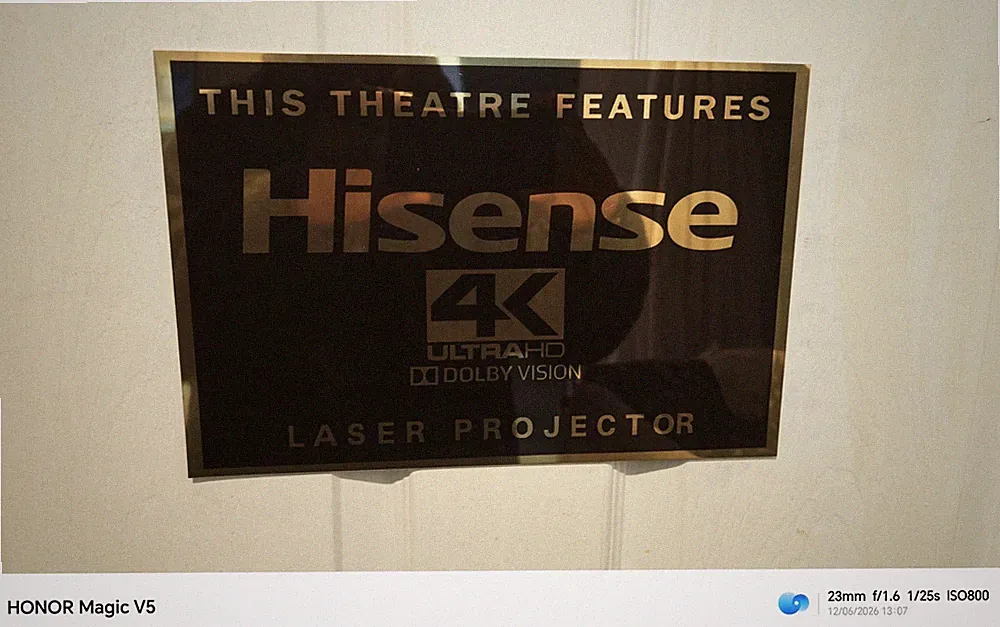 Hisense 4K Dolby Vision Laser Projektor Schild