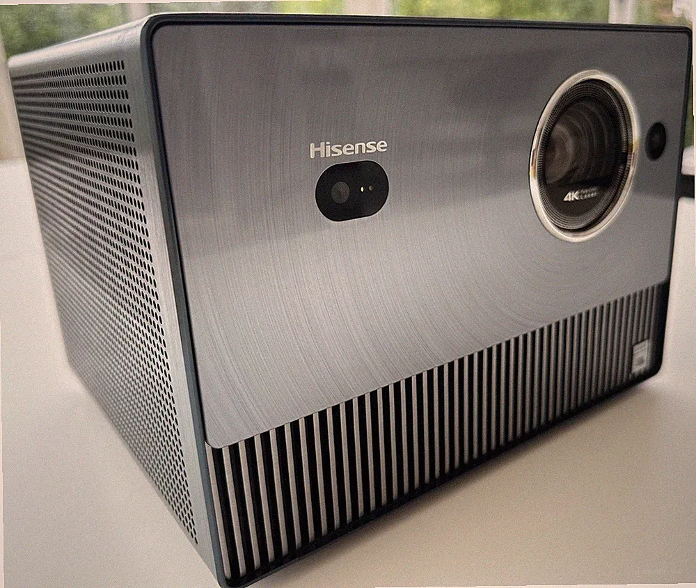 Hisense All-In One 4K Trichroma Smart Mini Projektor Flexibel und portabel C1