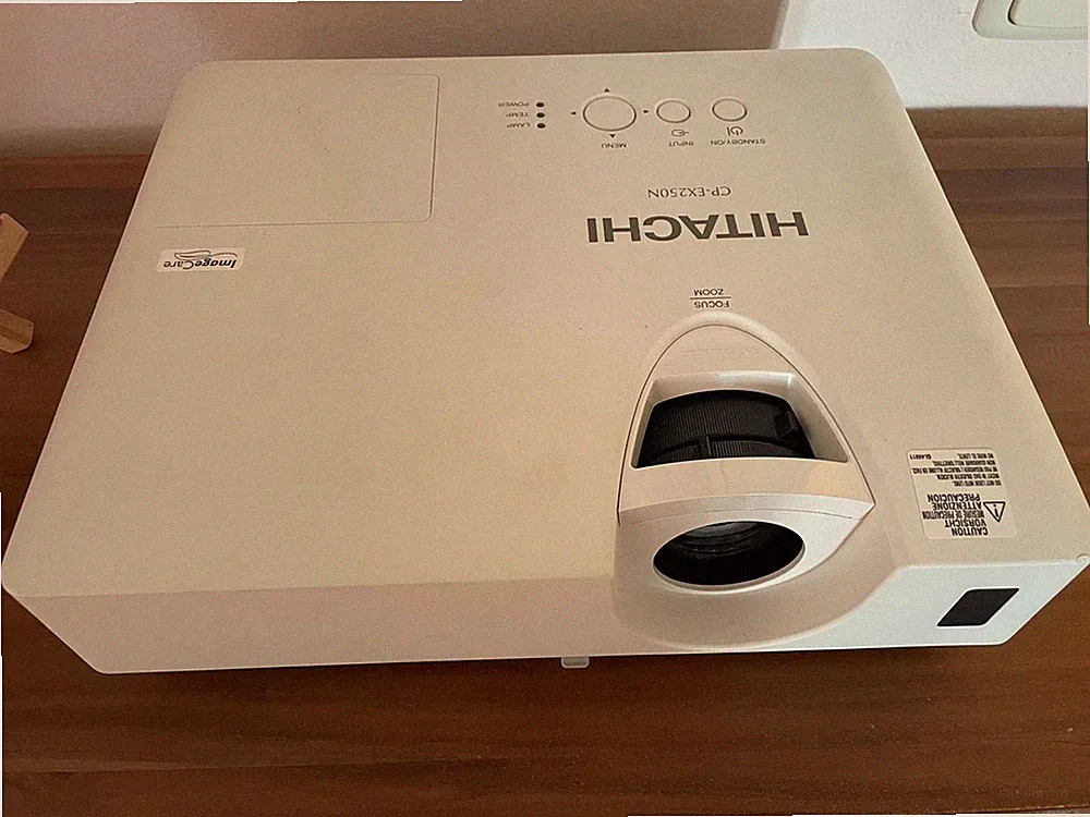 Hitachi CP-EX250 LCD Beamer, 2700 Lumen, 365 Stunden, im guten Zustand