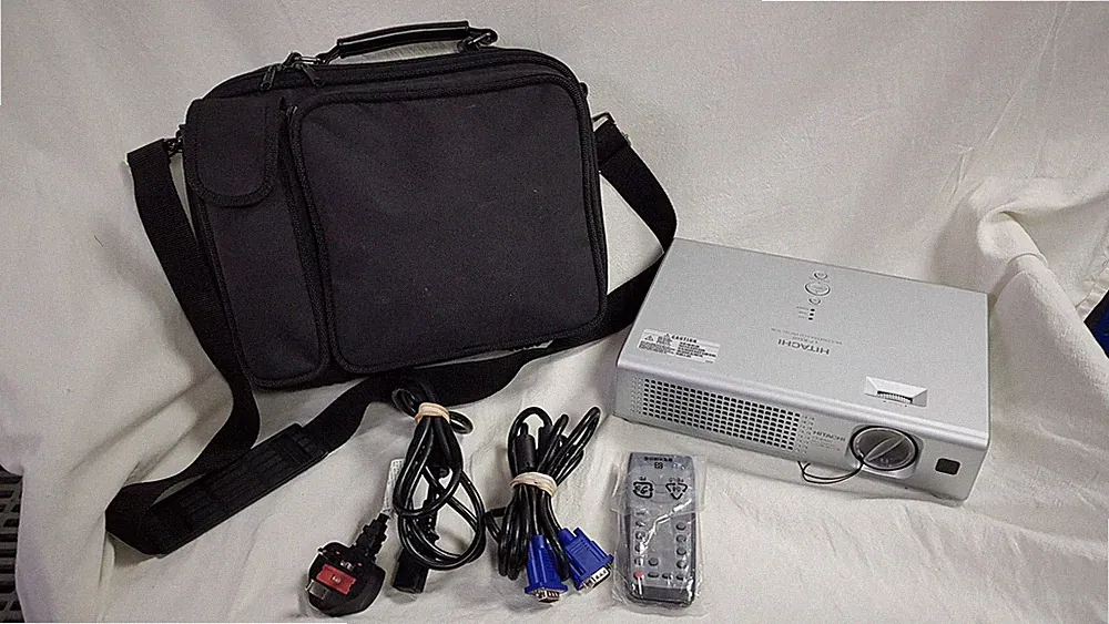 Hitachi cp-rx60 VGA LCD Projektor mit Fernbedienung, Kabel, Koffer, 255 Lampenstunden