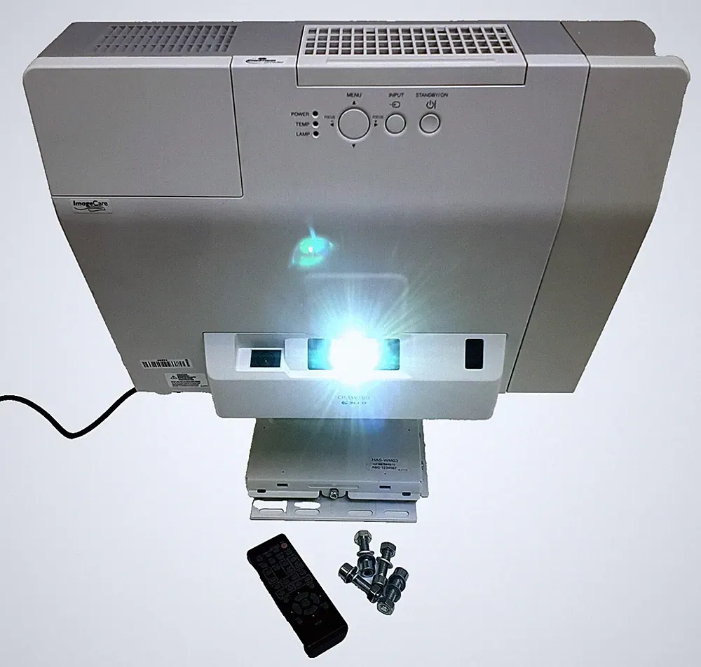 HITACHI CP-TW2503 3-LCD Set Professionale Kurzdistanz BEAMER Direkt an Wand DHMI