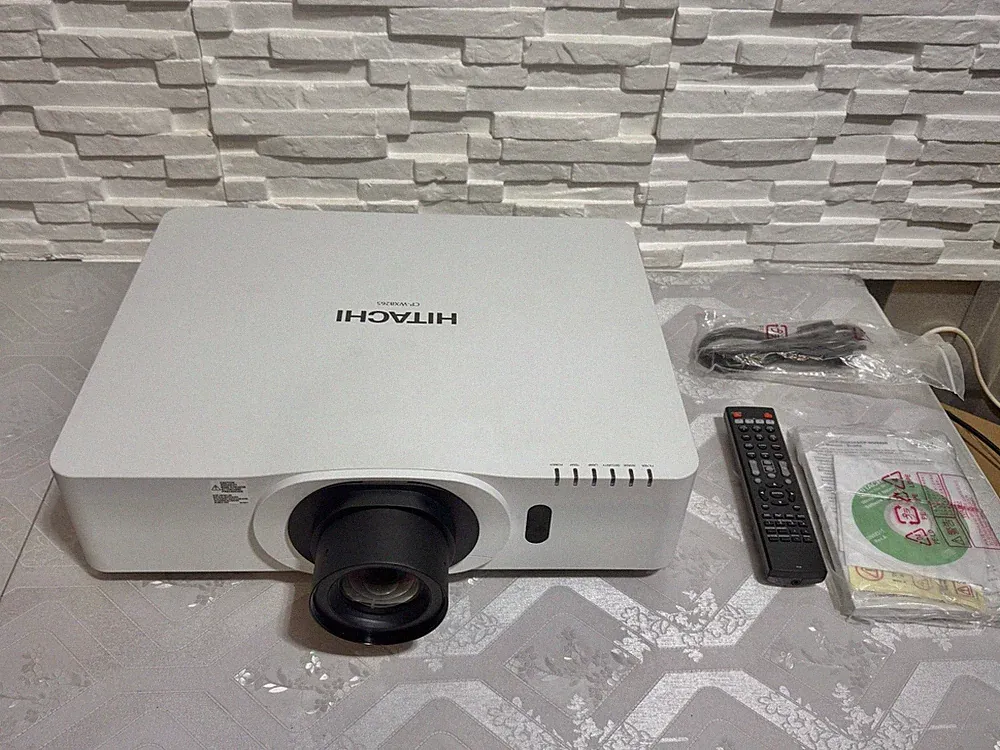 Hitachi CP-WX8265 Beamer WXGA 1280 x 800 einmal ausgepackt 1024.000 Pixel