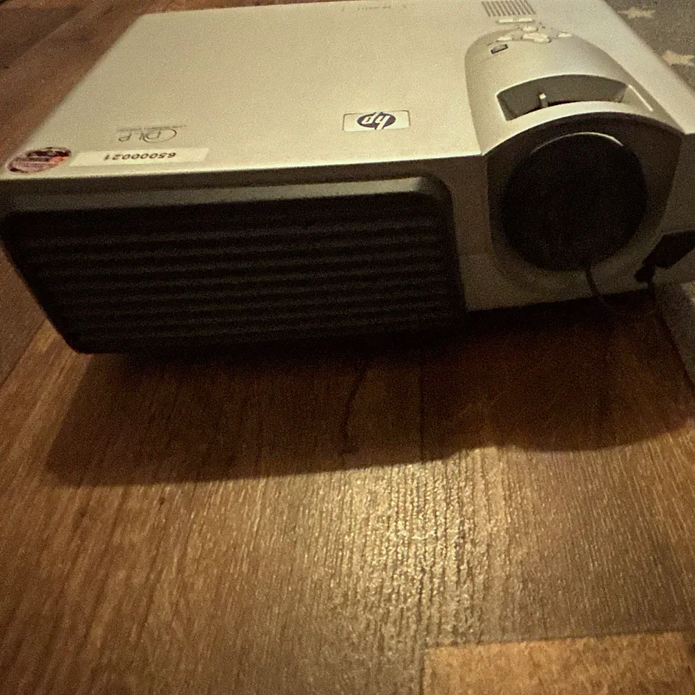 HP L1588A DLP Desktop-Beamer XGA 2000 ANSI, VGA/SVGA, USB, Silber