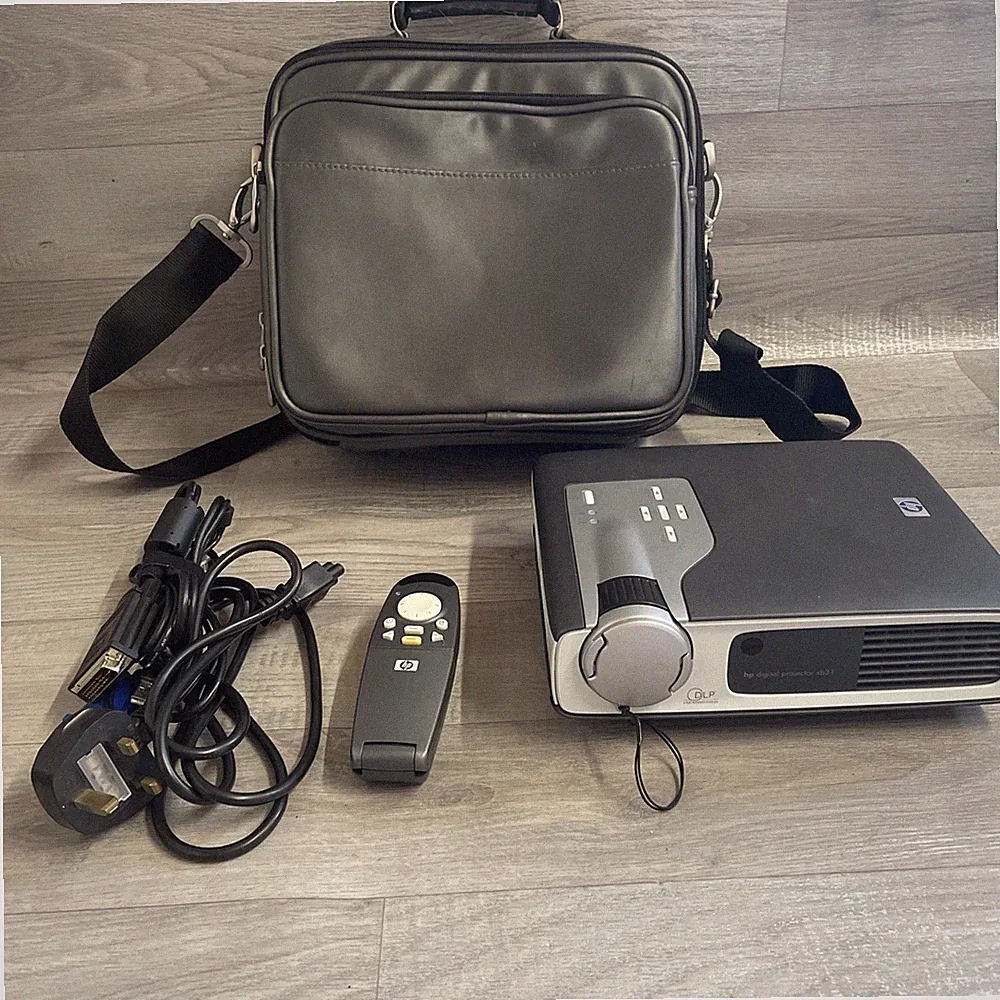 HP XB31 Beamer Beamer XGA DLP 1200 mit Fernbedienung und Tragetasche