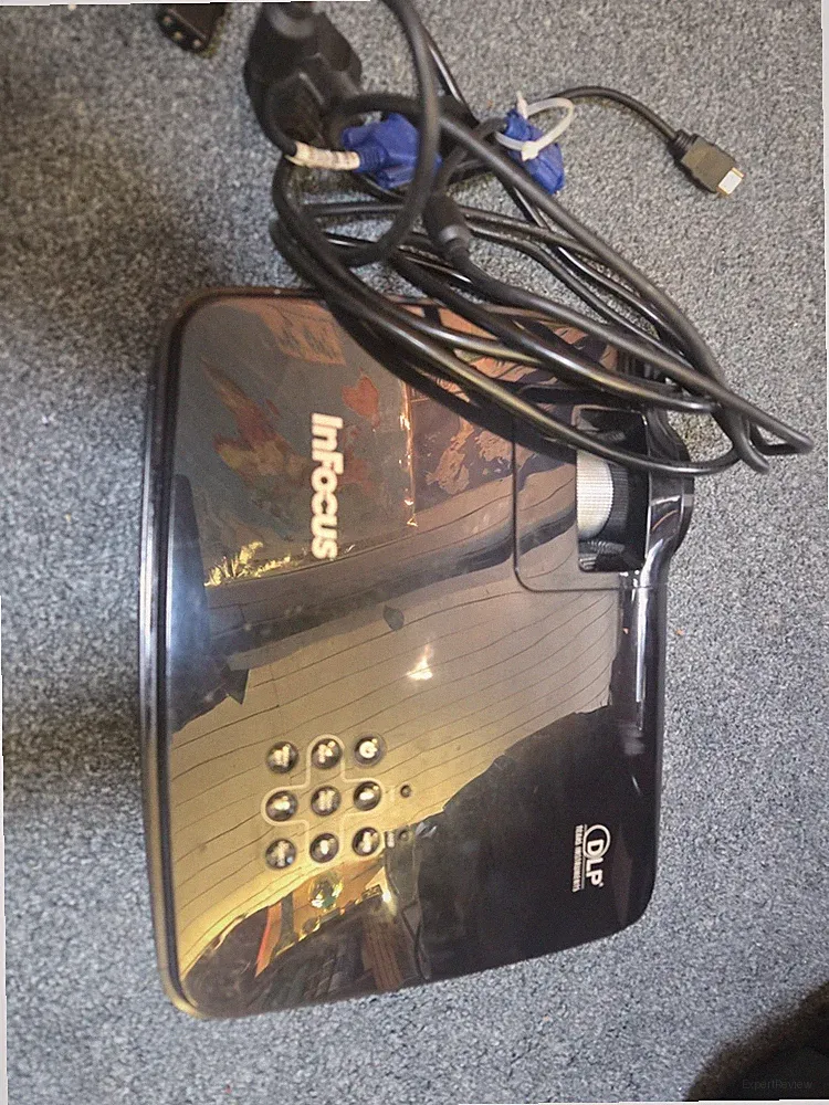 InFocus IN105 XGA Konferenzraum Beamer HDMI 3D Ready mit Kabeln
