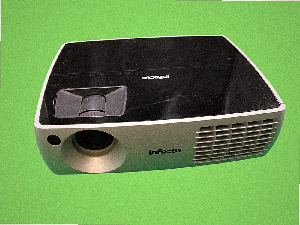 InFocus IN3102 DLP Beamer, 3000 ANSI Lumen, 943 Std., Gebraucht, HDMI
