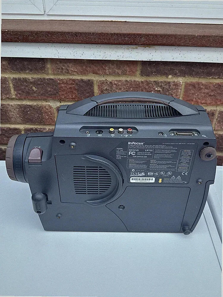 INFOCUS LP735 LCD-PROJEKTOR nur Einheit