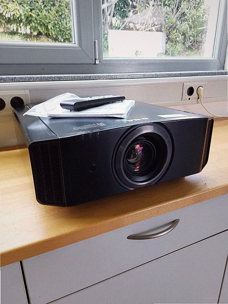 JVC 4K 3D Videoprojektor Beamer, Modell DLA-X5000BE