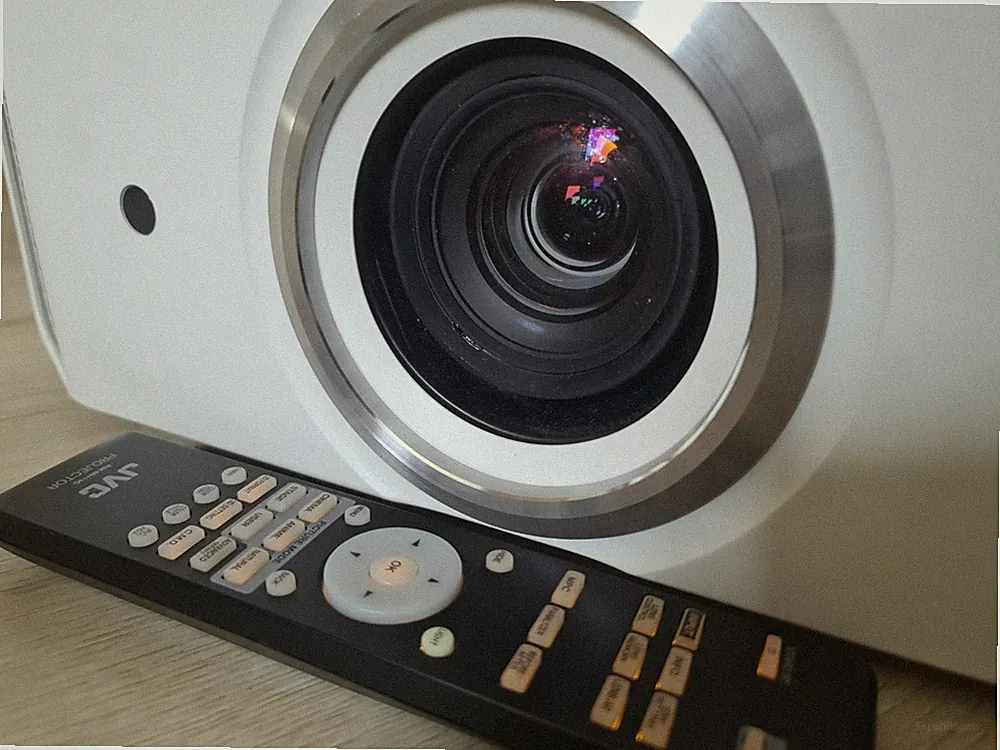 JVC DLA-X500 weiß 4k HDR Beamer Top 60000 Native Kontrast