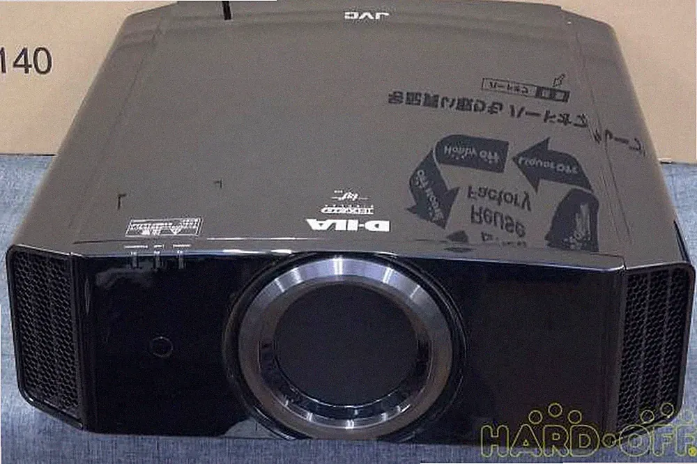 JVC Victor DLA-X75R-B 4K D-ILA Projektor mit unbenutzter Lampe