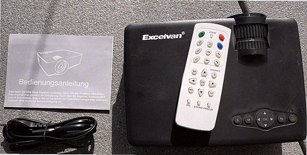 Kleiner Beamer Excelvan Model EHD09 mit Fernbedienung