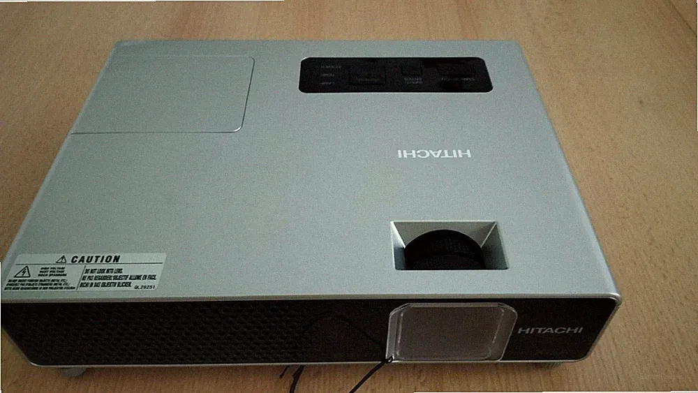 LCD-Projektor / Beamer HITACHI CPX 5 (Kurzdistanz-Beamer)