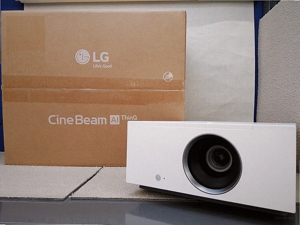 LG CineBeam HU710PW 4K Laser Projektor 300" Bildschirm Miracast Streaming