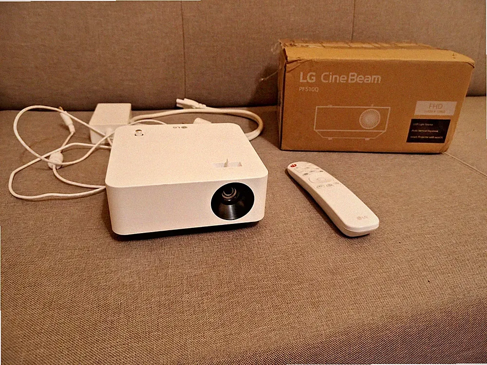 LG CineBeam PF510Q LED Beamer Heimkino Projektor FULL HD 1920 x 1080 nur 50 STD