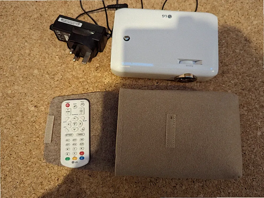 LG CineBeam PH550G Tragbarer Projektor HD - Top Zustand